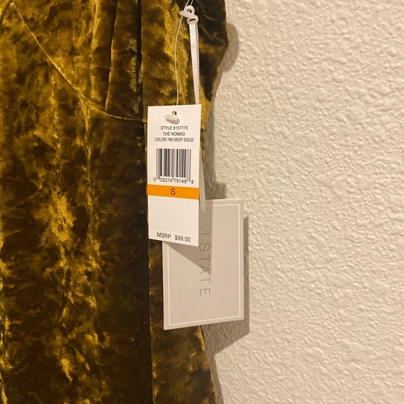 1. State Beautiful Green Velvet Dress - Picture 3 of 4